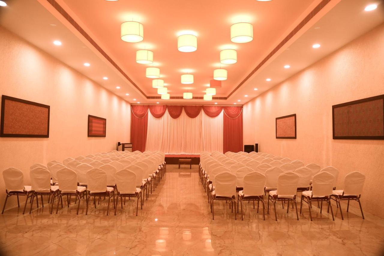 Celebrity Resort - Near Isha Yoga Alandurai Exterior photo